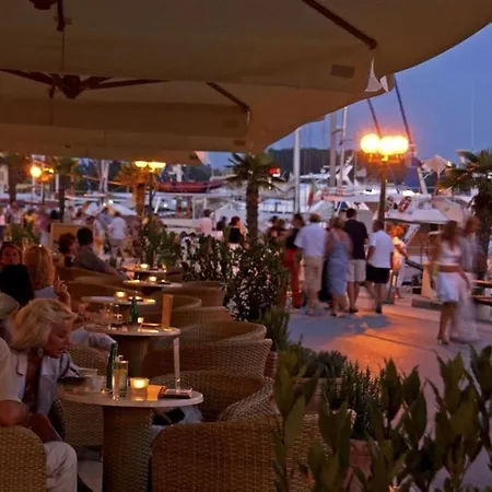 Studio In With Balcony, Air Condition, Wifi Poreč